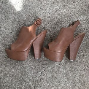 *Steve Madden* Great wedge/heel!