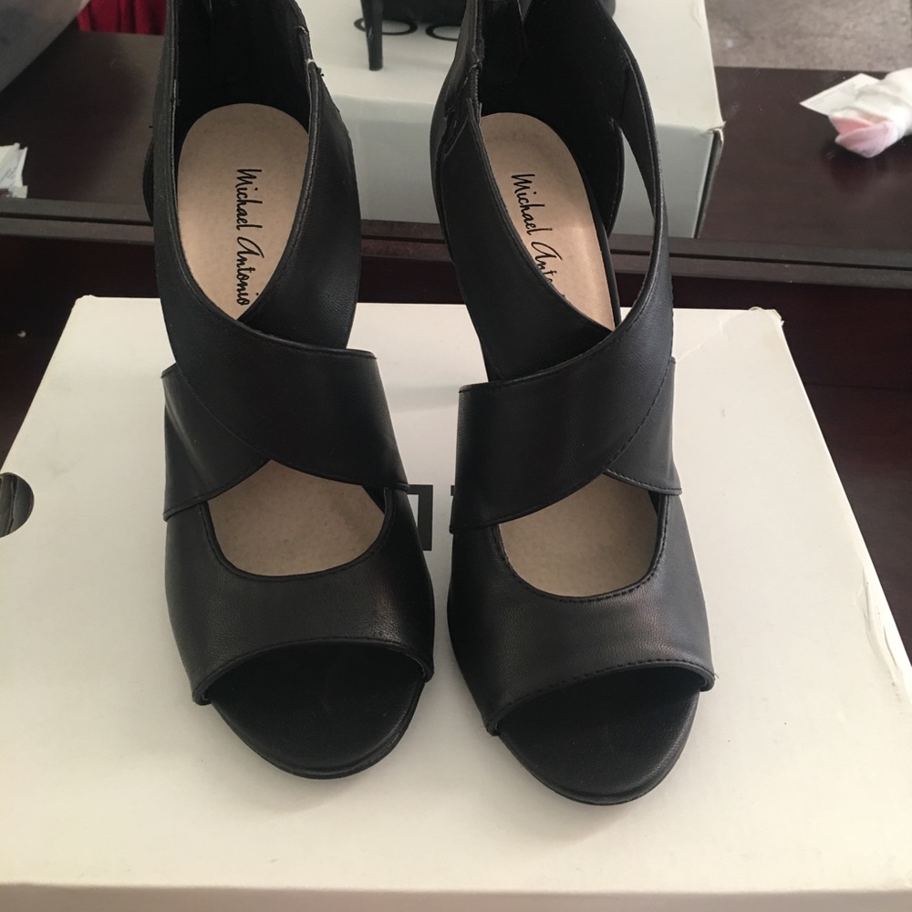 Cute strap sandals