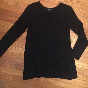 black long sweater with pockets