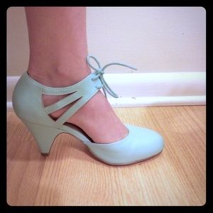 ModCloth Vintage Inspired Celica Oxford Pump