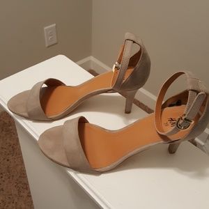 Never worn!! H&M Gray heels