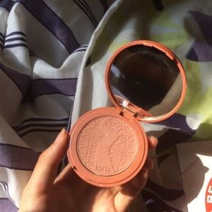 Tarte blush