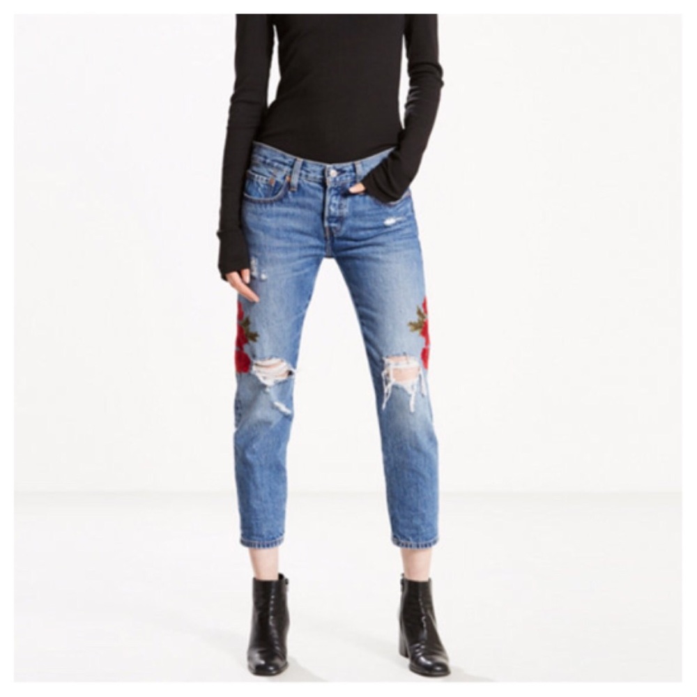 Levi’s 501 Embroidered Distressed Cropped Jeans 26