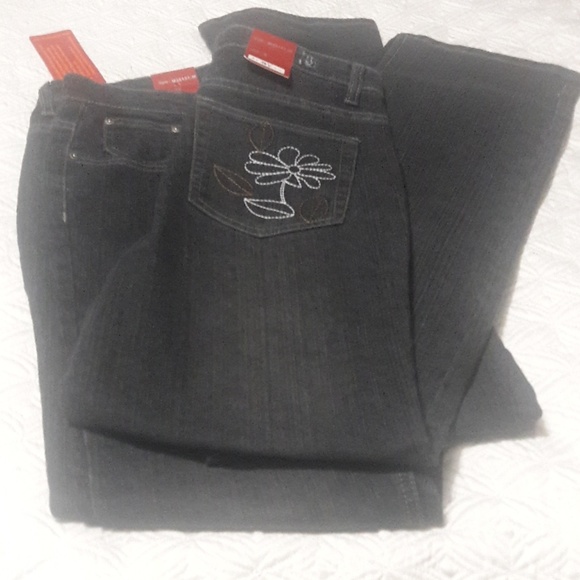 New woman - Picture 2 of 2