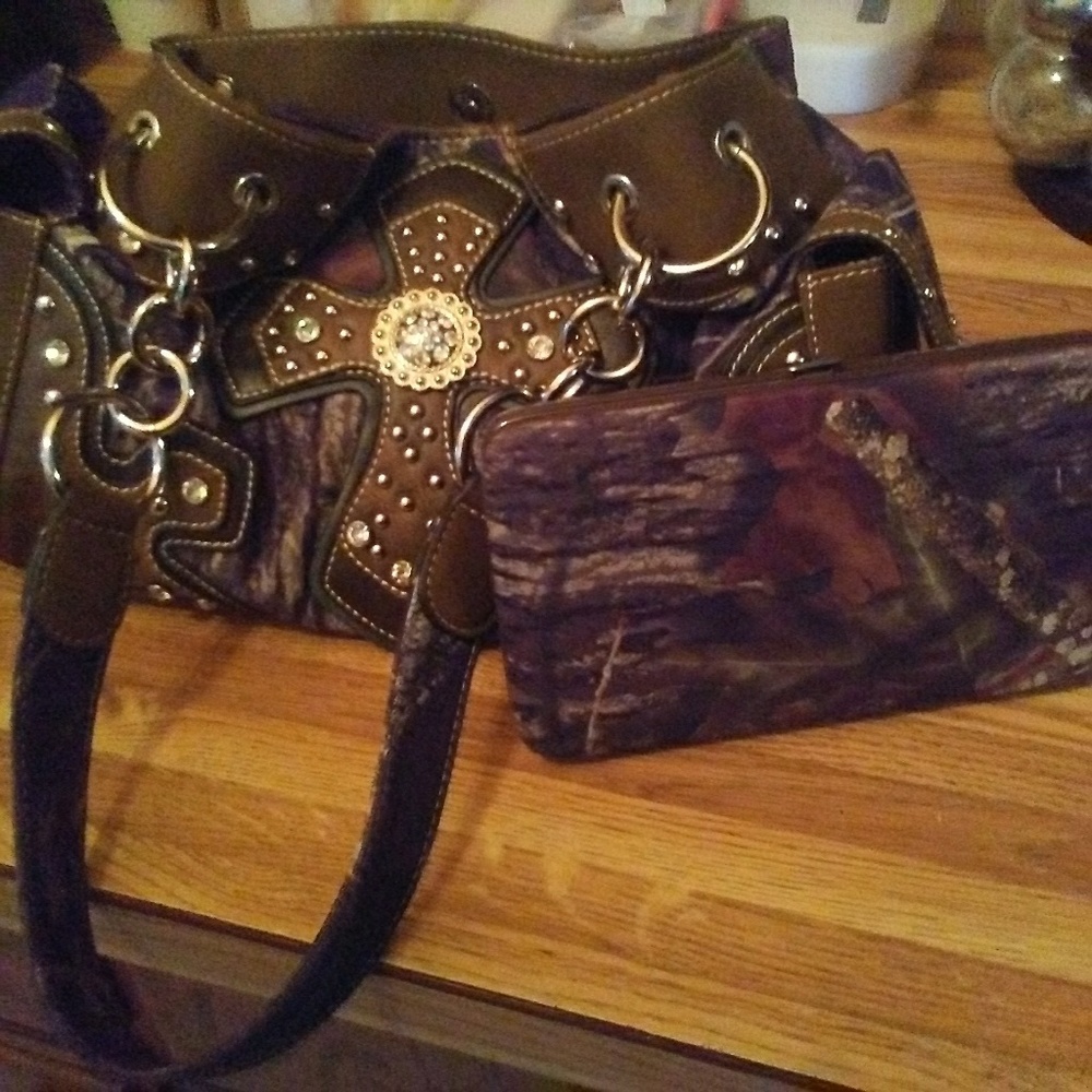Camo bag and wallet