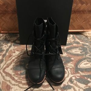 Sorel Joan of Arctic Size 7 wedge