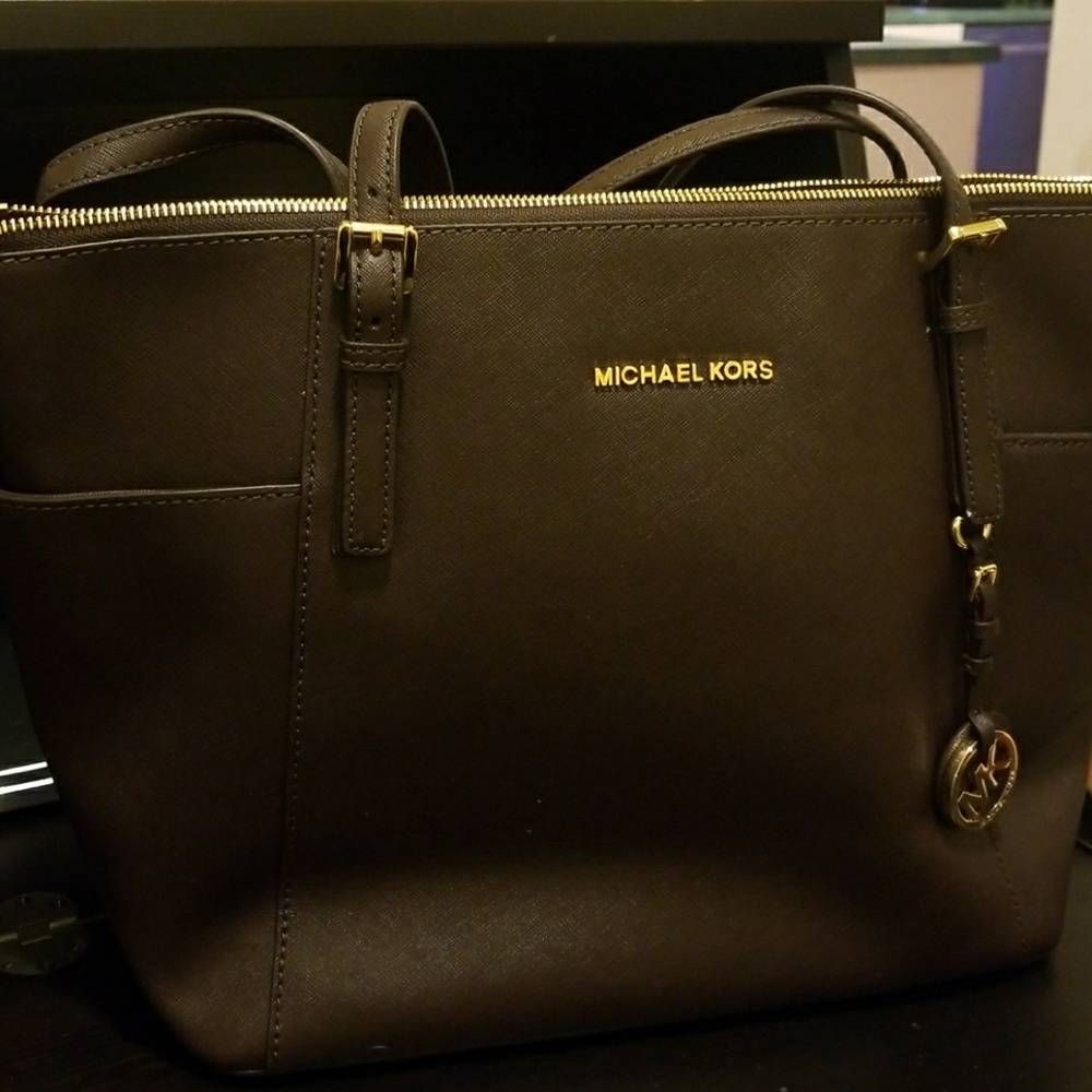 Michael Kors Zip Tip Jet Set Tote