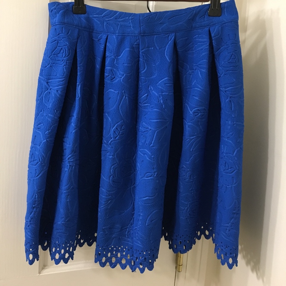 Adorable skirt, sweet floral embossed pattern.