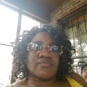 Meet your Posher, Shelly