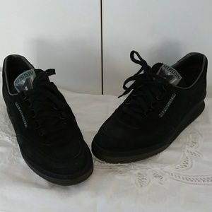 Suede sneakers narrow width