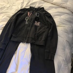 Volcom women’s sweatshirt and pants outfit