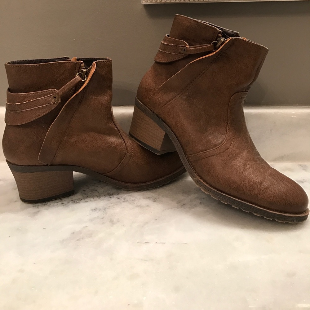 Qupid Brown Booties