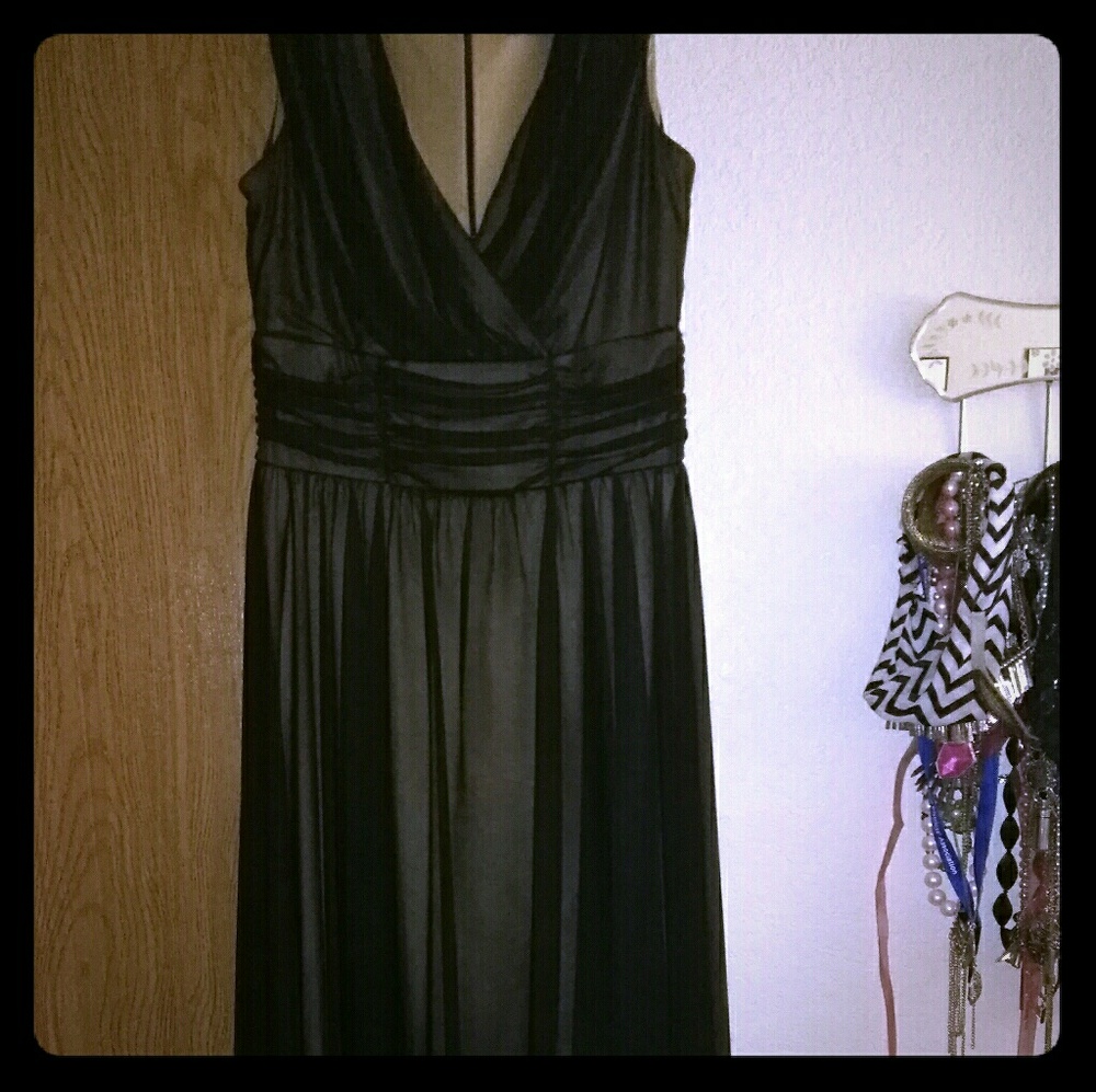 Classy Little Black Dress!! Size 6