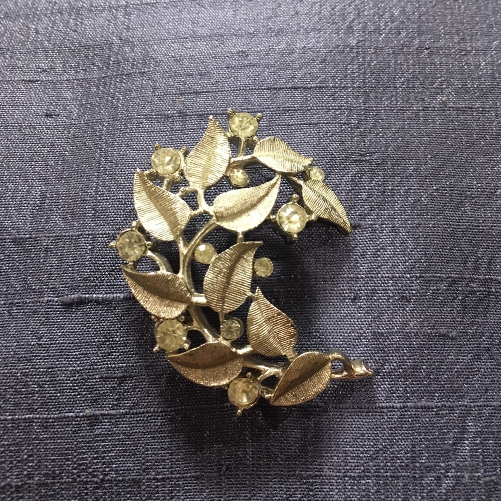 Vintage silver tone costume brooch