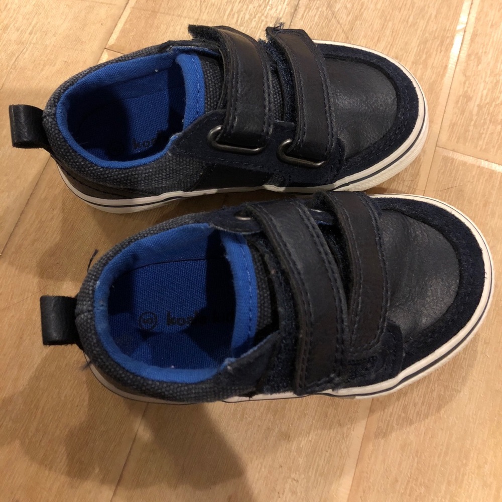 Navy blue toddler size 5 koala sneakers