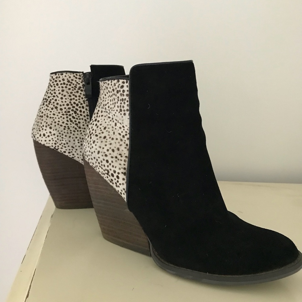 Very Volatile wedges chocolate chip size 8.5