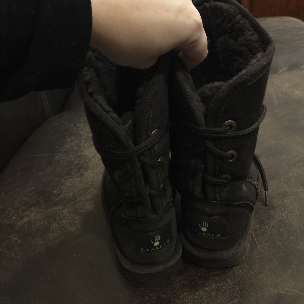 Bearpaw lace up boots