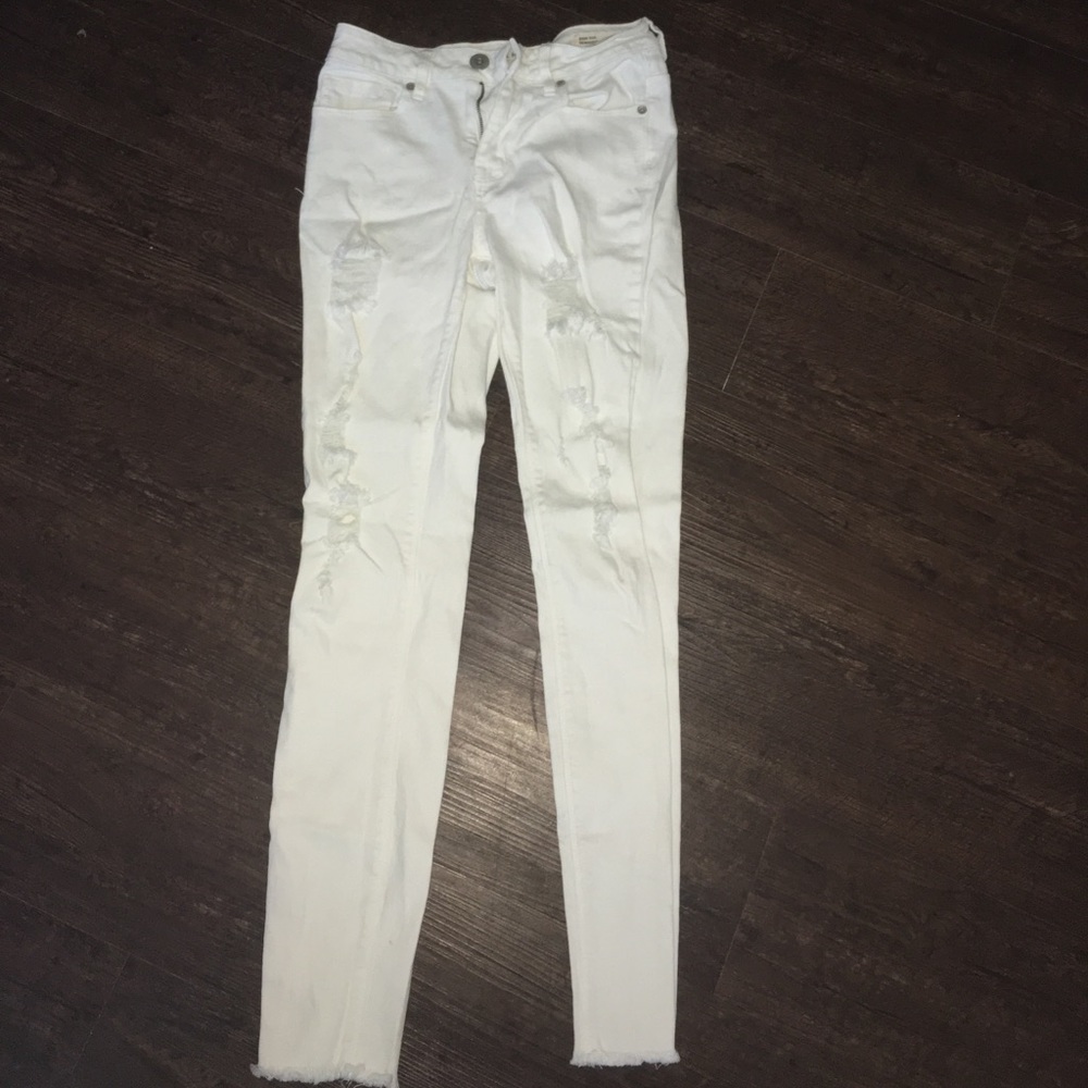 White skinny jeans