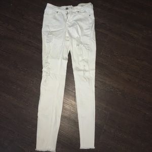 White skinny jeans