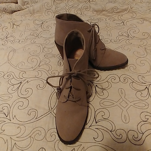 Ankle booties - Picture 1 of 4