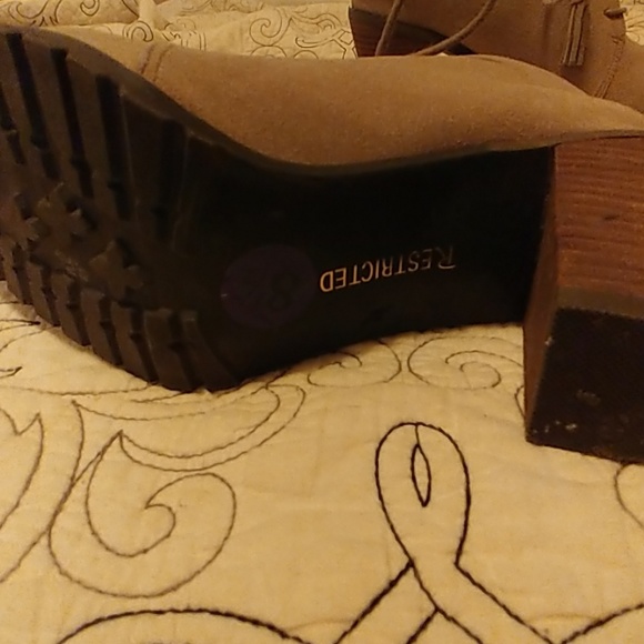 Ankle booties - Picture 2 of 4