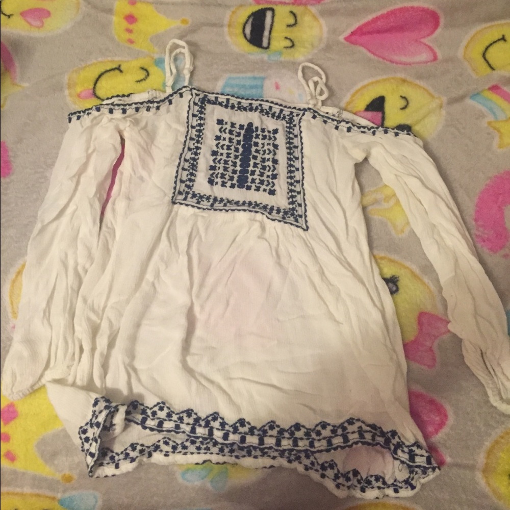 Juniors puffy cold shoulder blouse