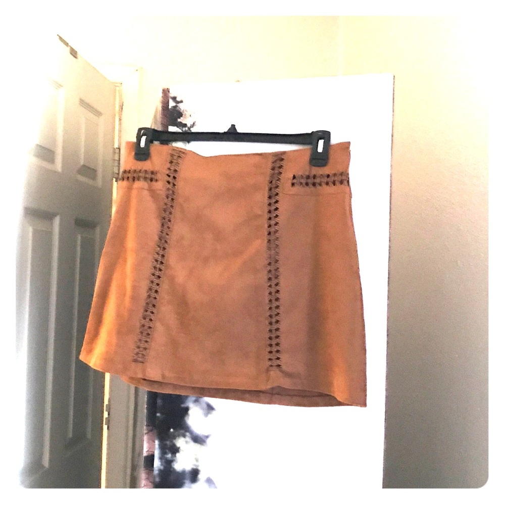 89% Polyester 11 % spandex mini skirt .