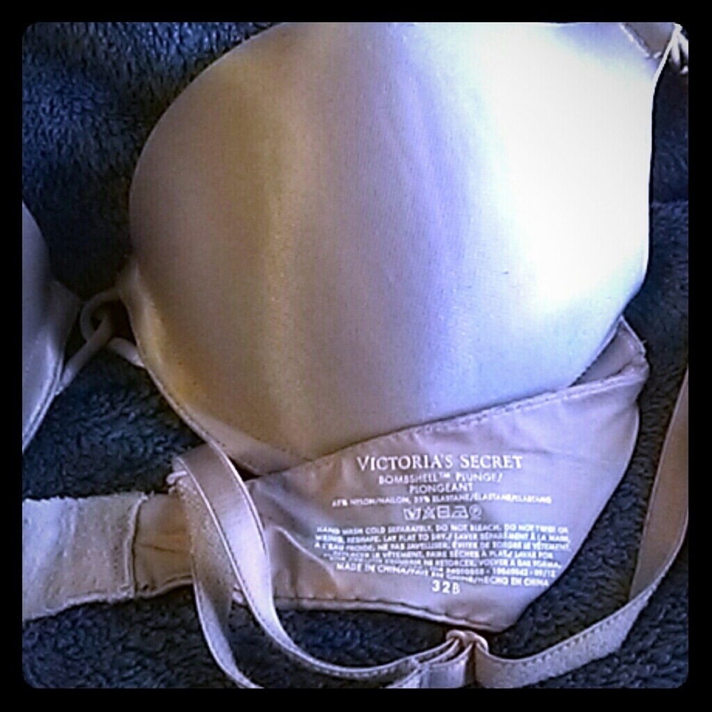 VictoriaS Bombshell Plunge Bra