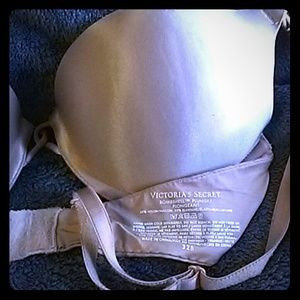 VictoriaS Bombshell Plunge Bra