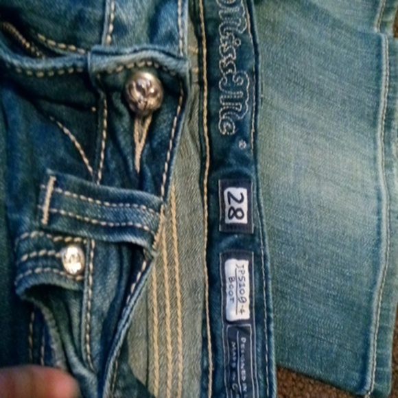 Size 28 Miss Me jeans - Picture 2 of 2