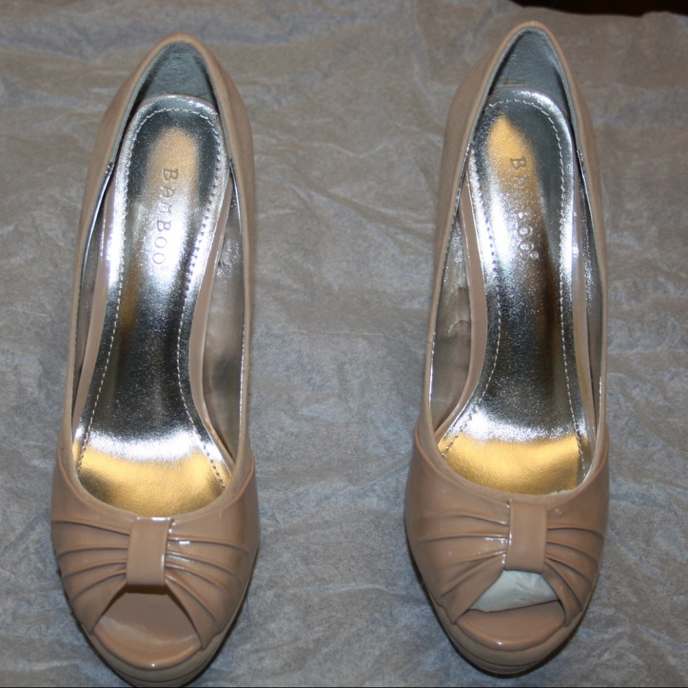FAUX LEATHER NUDE PUMPS Size 8
