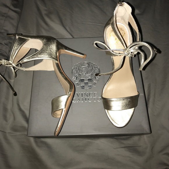 Woman heels - Picture 3 of 5