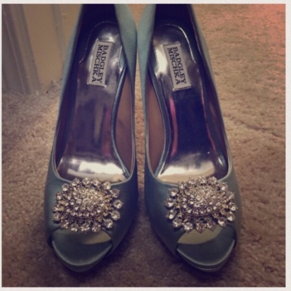 Badgley Mischka Taupe/green heels