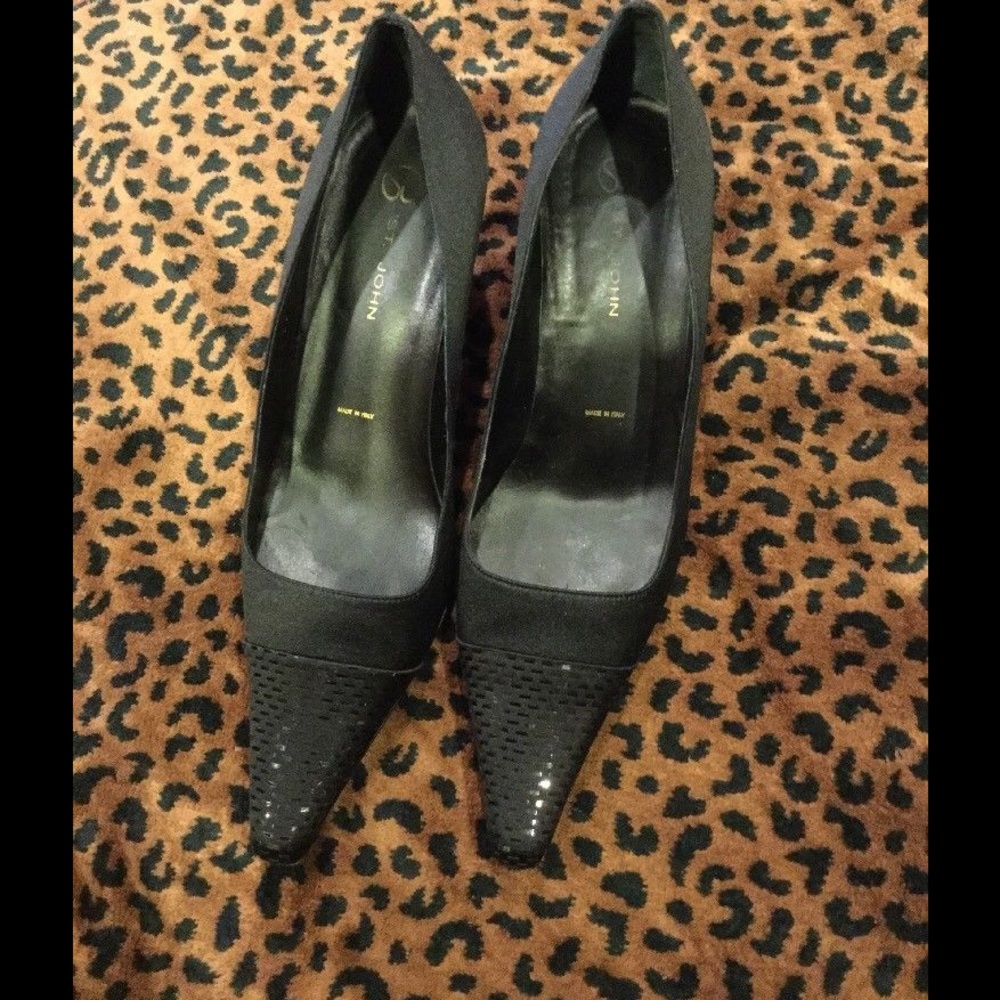 St. John black satin w/paiettes SZ 8 EUC