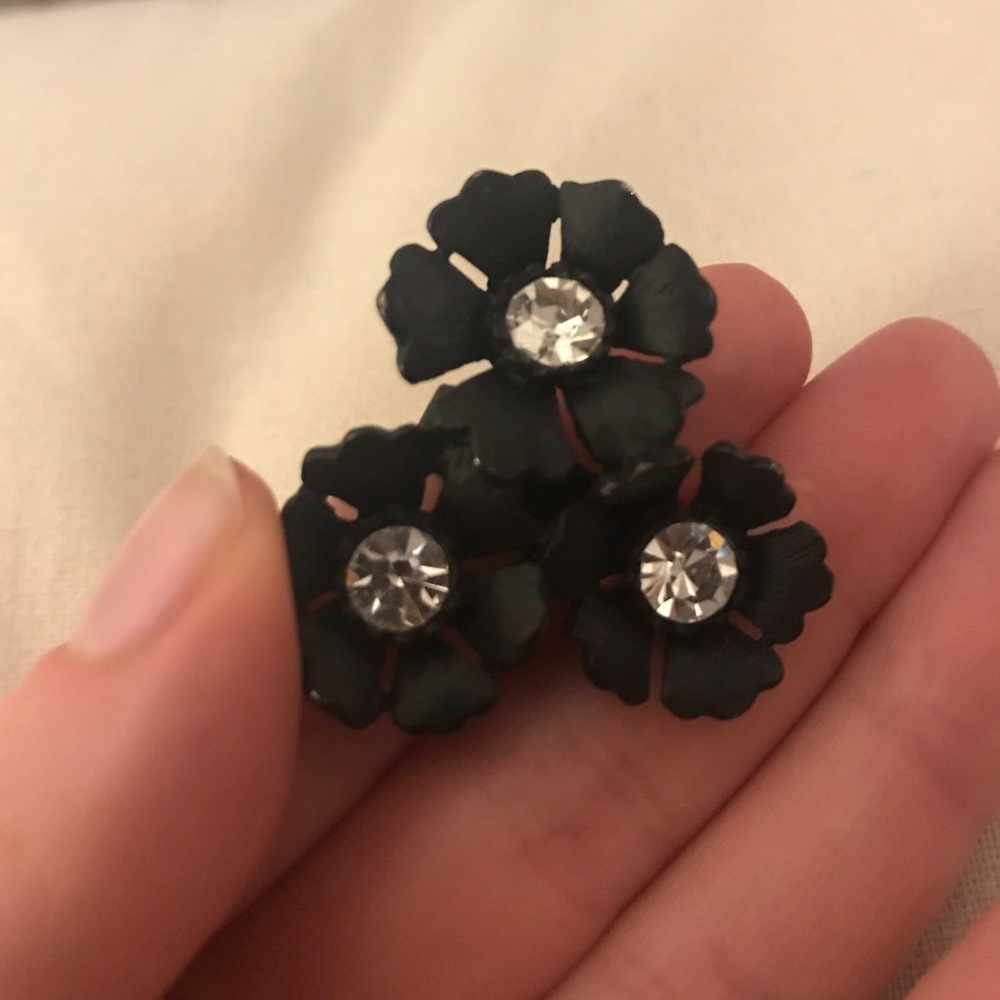 Black Flower Ring with Clear Rhinestones - Picture 2 of 2