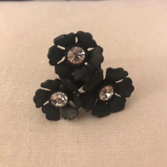 Jewelry - Black Flower Ring with Clear Rhinestones