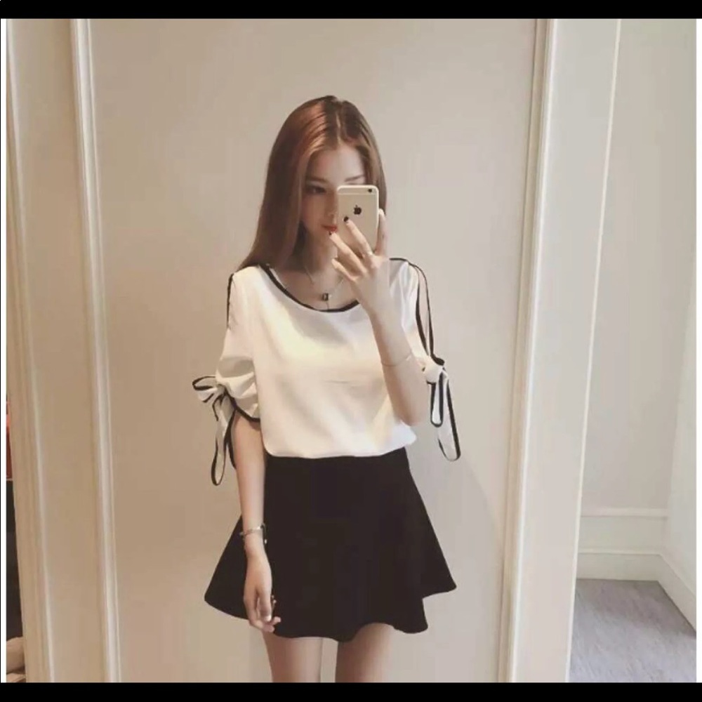 White/black split sleeve bow blouse