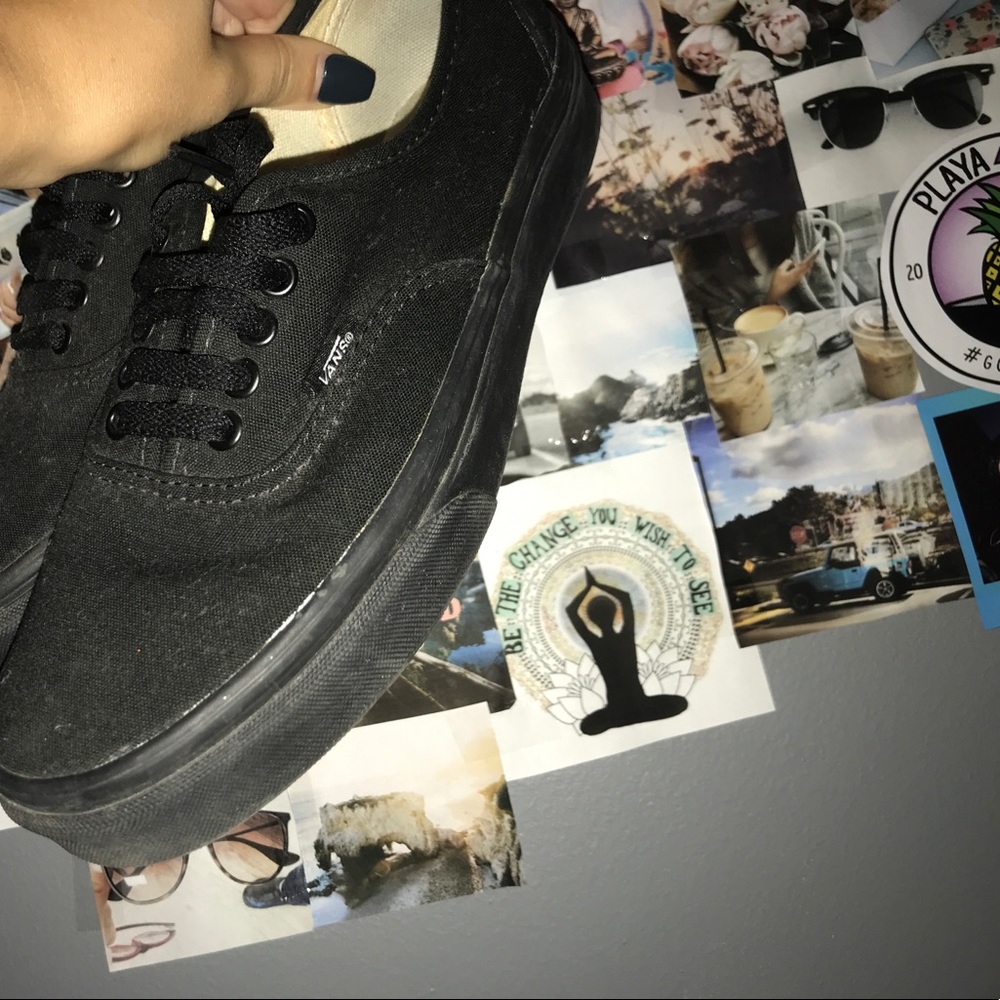all black vans