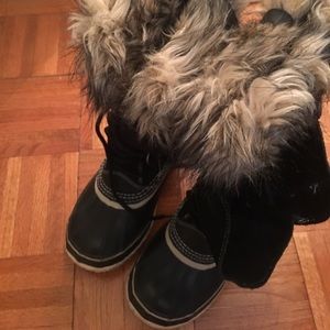 Black Sorel snow boots size 38.5