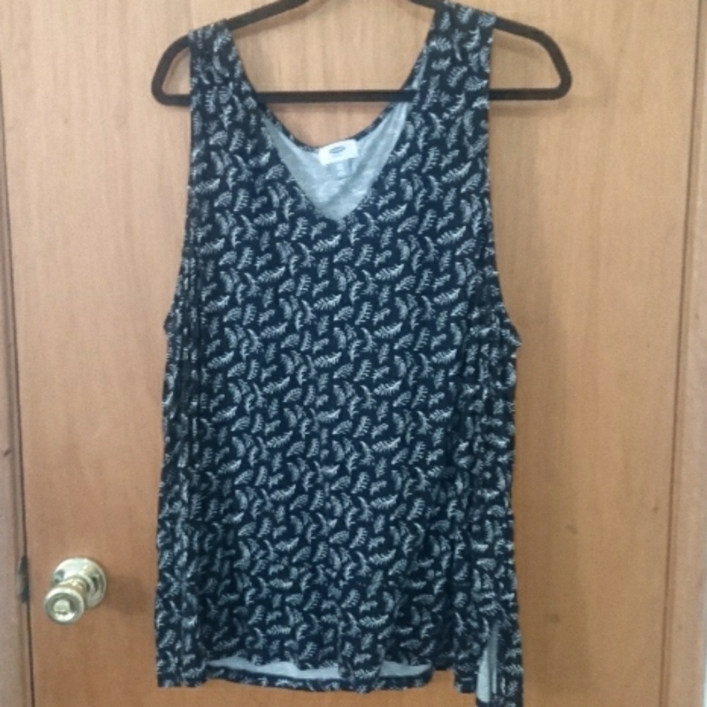 Black and white tank top