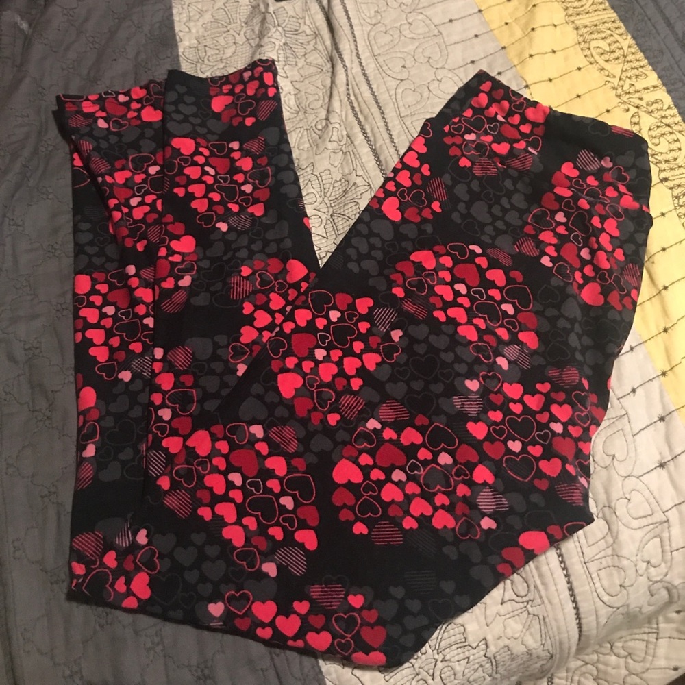 Lularoe valentines (hearts) TC leggings