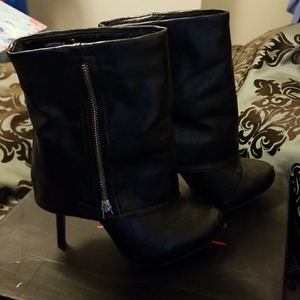 Heel boots