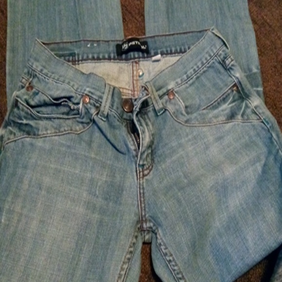 Size 28 jeans - Picture 2 of 3