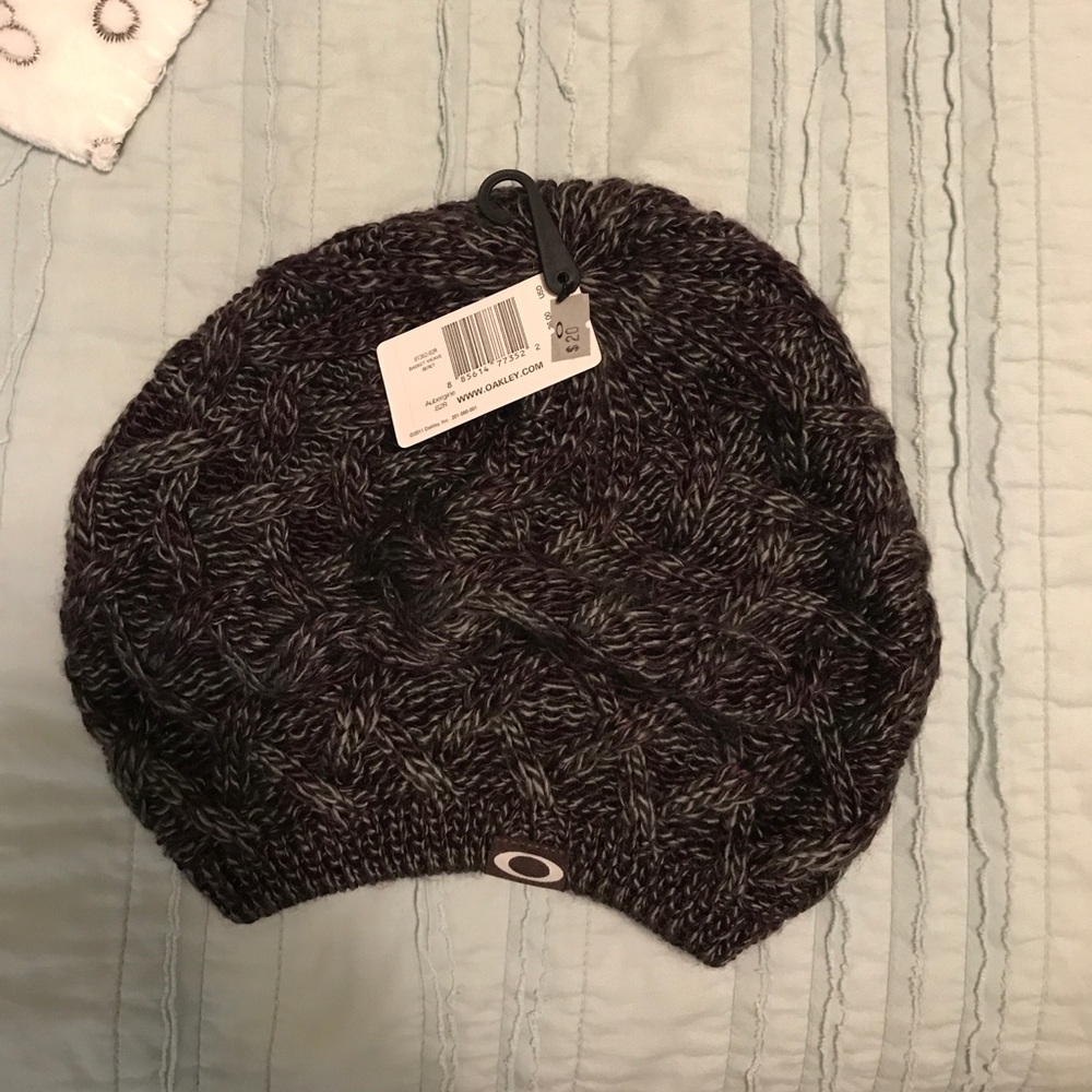 NWT, never worn Purple and Grey Oakley beanie