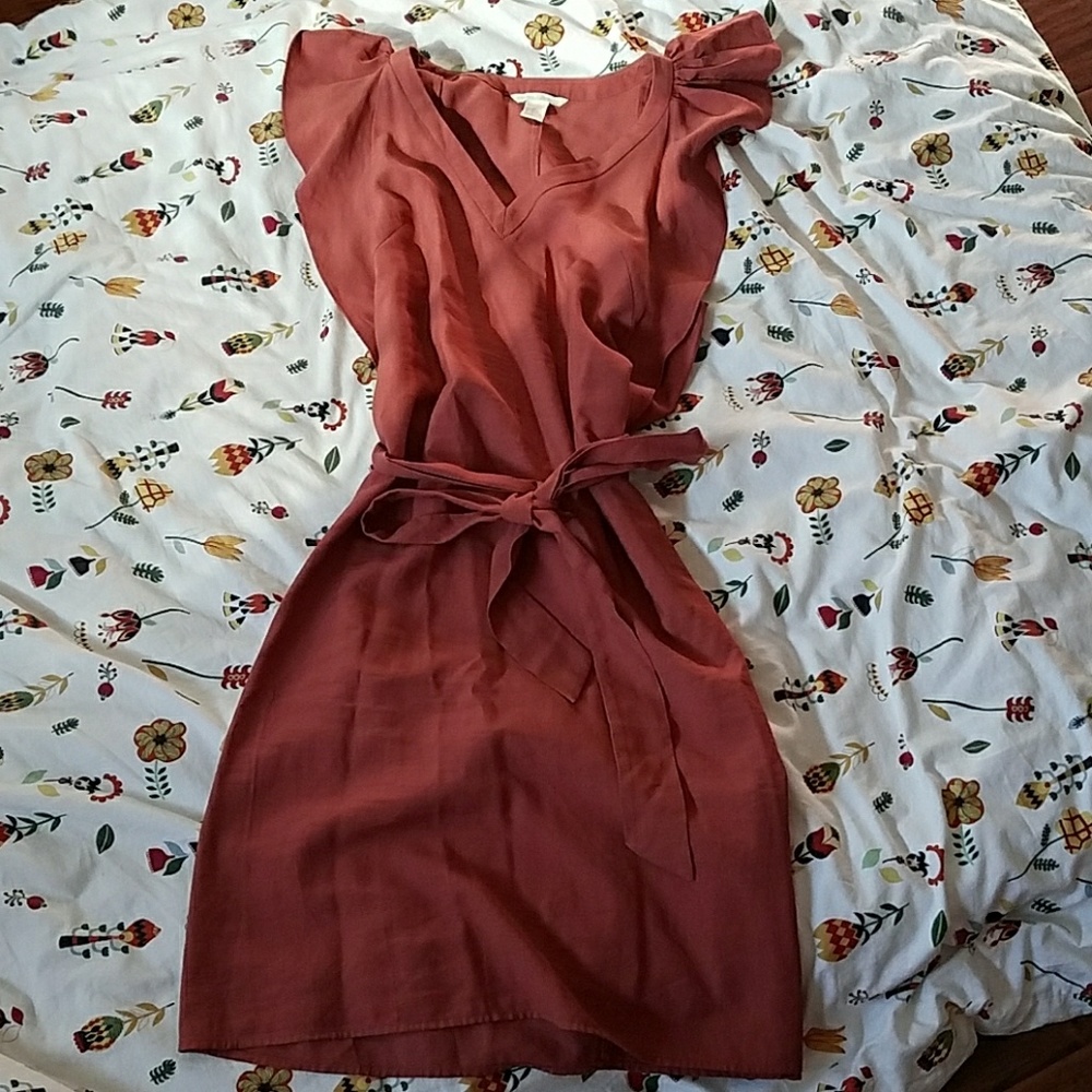 Dress mid length, with a waist tie