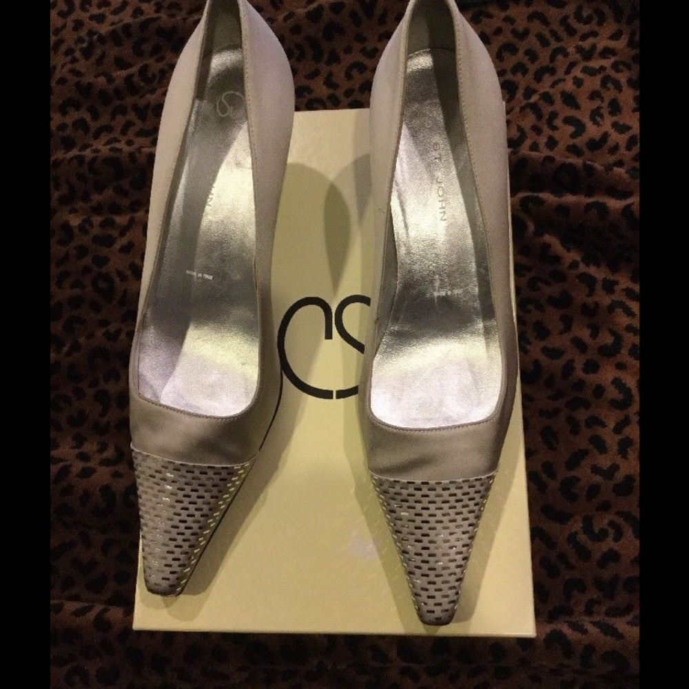ST. JOHN SILVER SATIN W/PAIETTES SZ 8