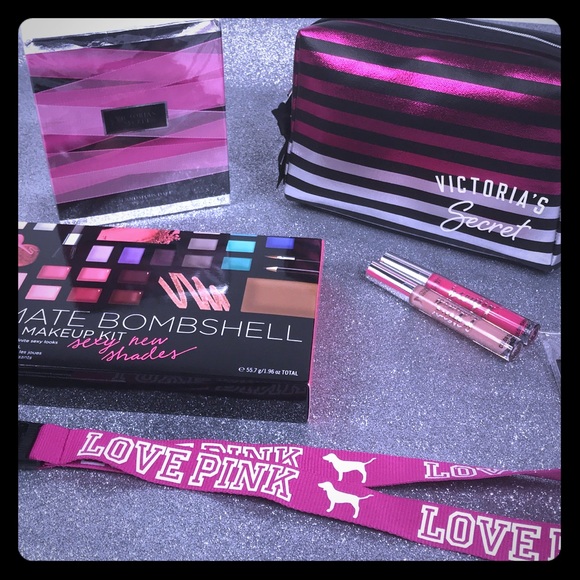 Victoria's Secret Handbags - 💕Victoria’s Secret Beauty Gift Set✨