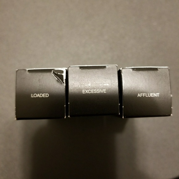 Younique Bundle - Picture 2 of 3