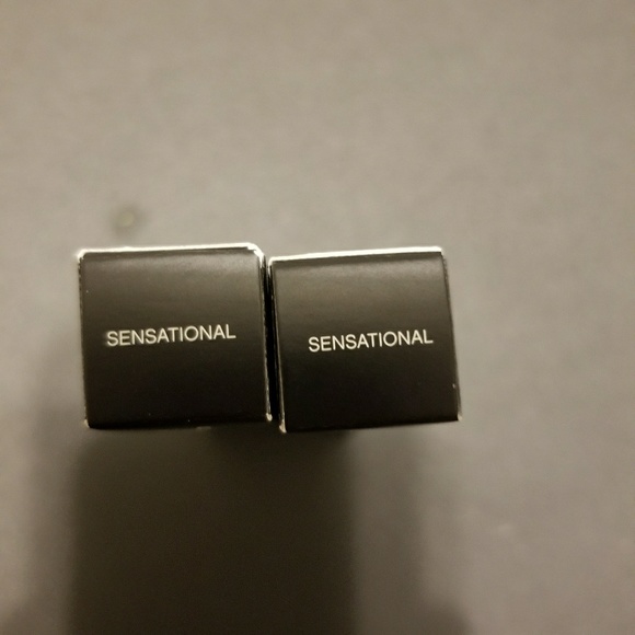 Younique Bundle - Picture 3 of 3