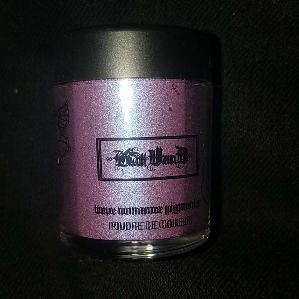 Kat Von D pigment in Torment